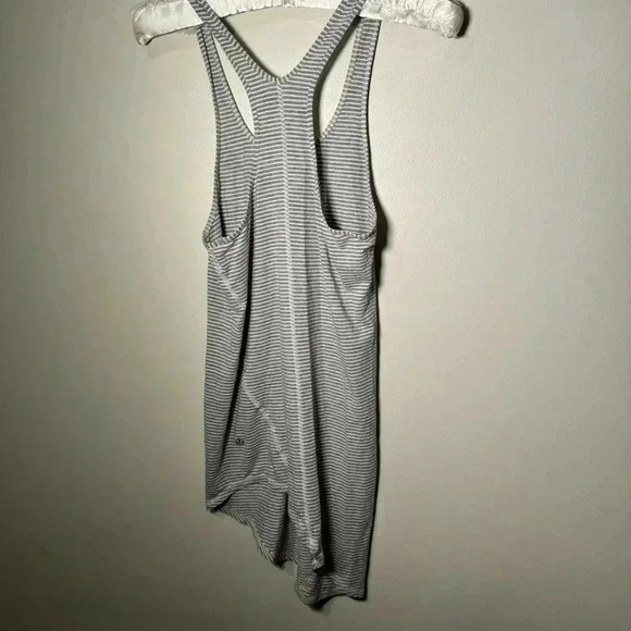 Lululemon Torque Tank Hyper  Stripe Heathered Medium Grey Ghost 4 - Picture 6 of 9